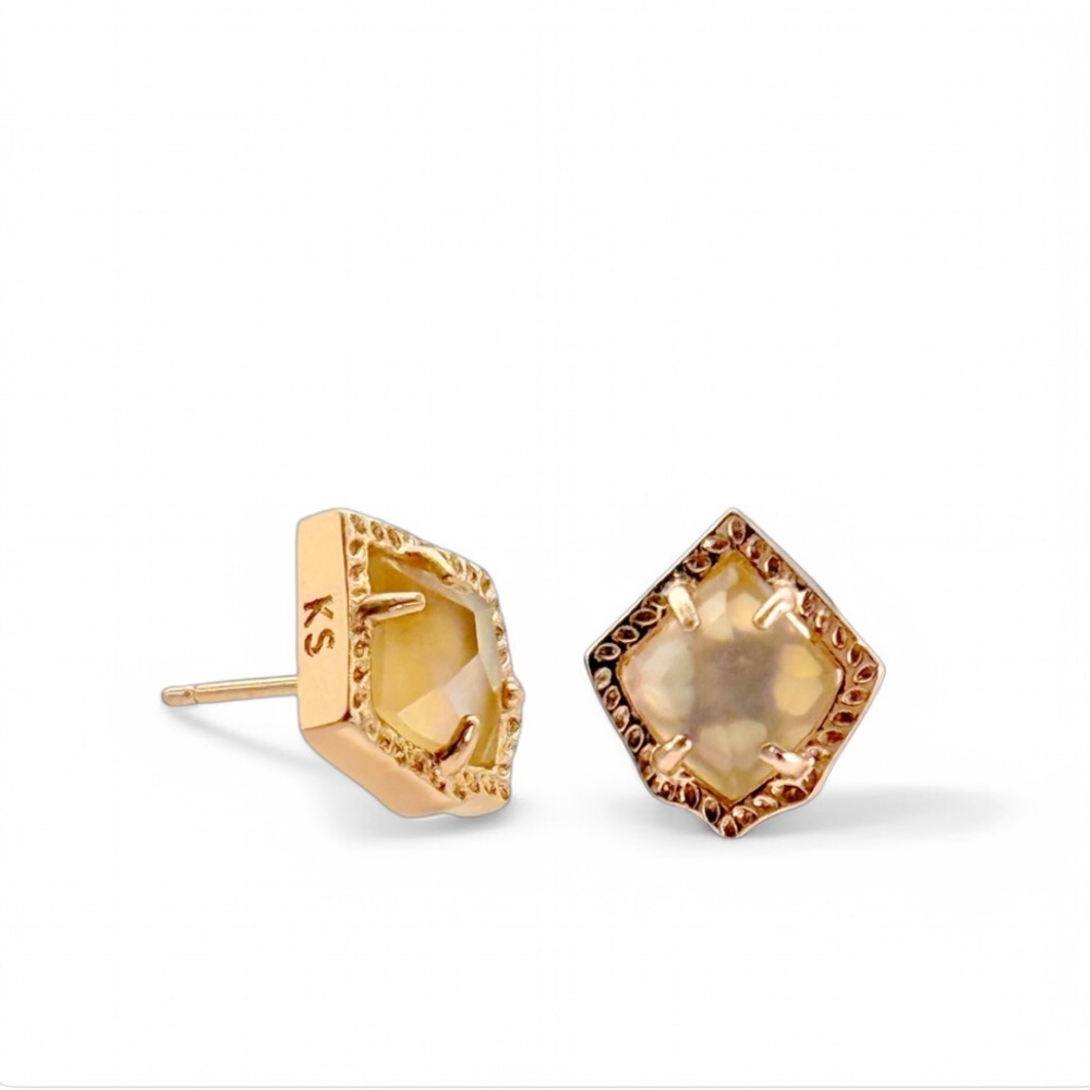 Kendra Scott Kirstie Earrings in Tan Pearl.
